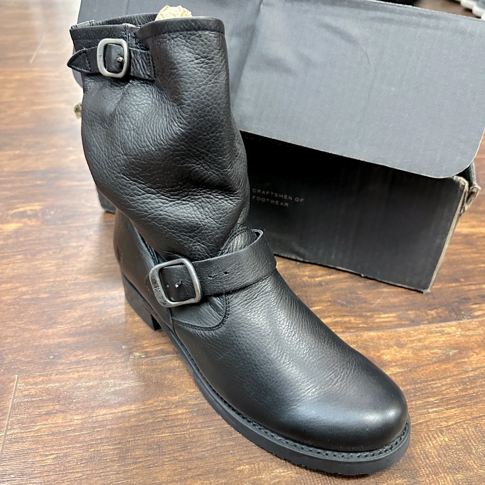 Frye Veronica Short